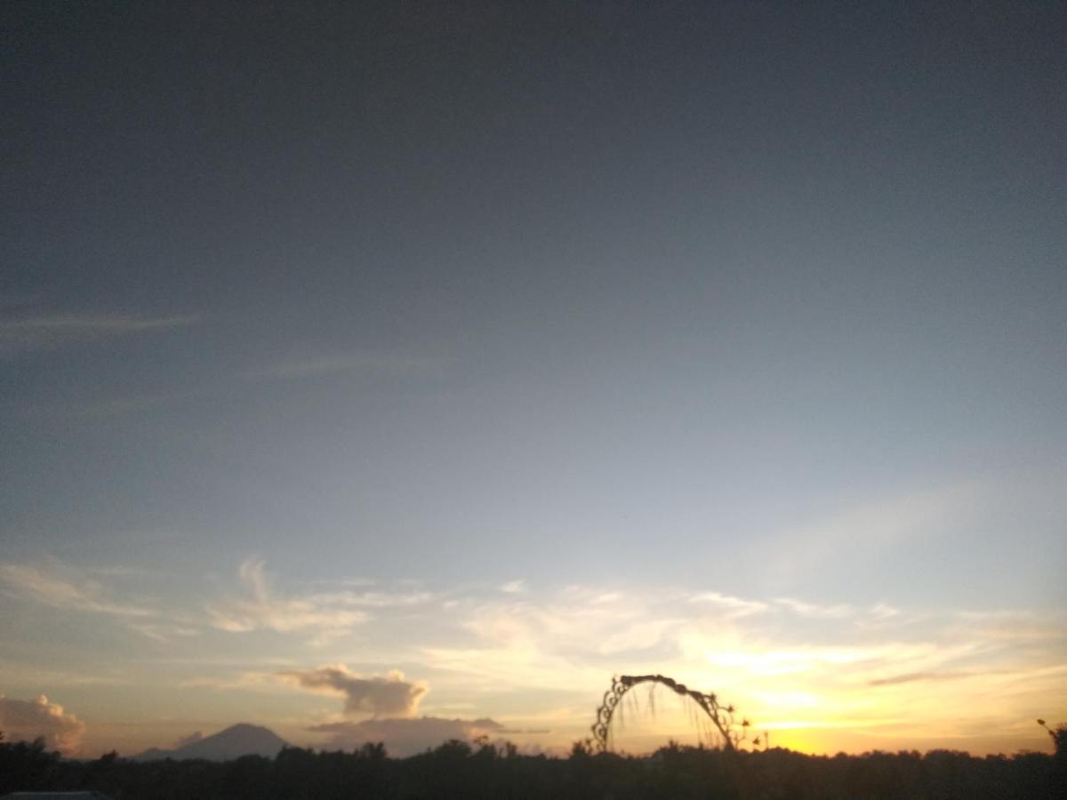 Yogi Homestay Canggu Buitenkant foto